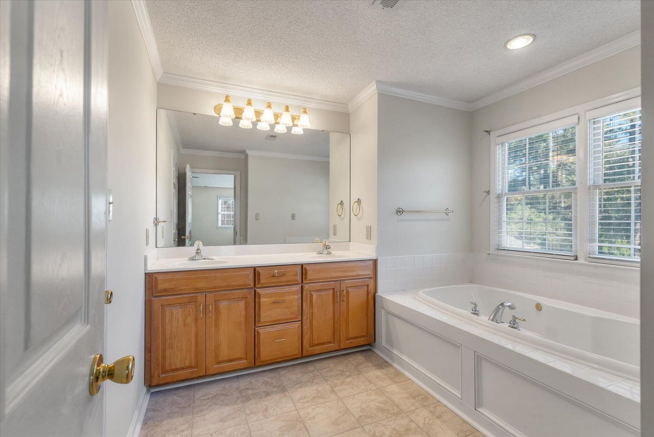 1004 Devonshire Drive Photo 25