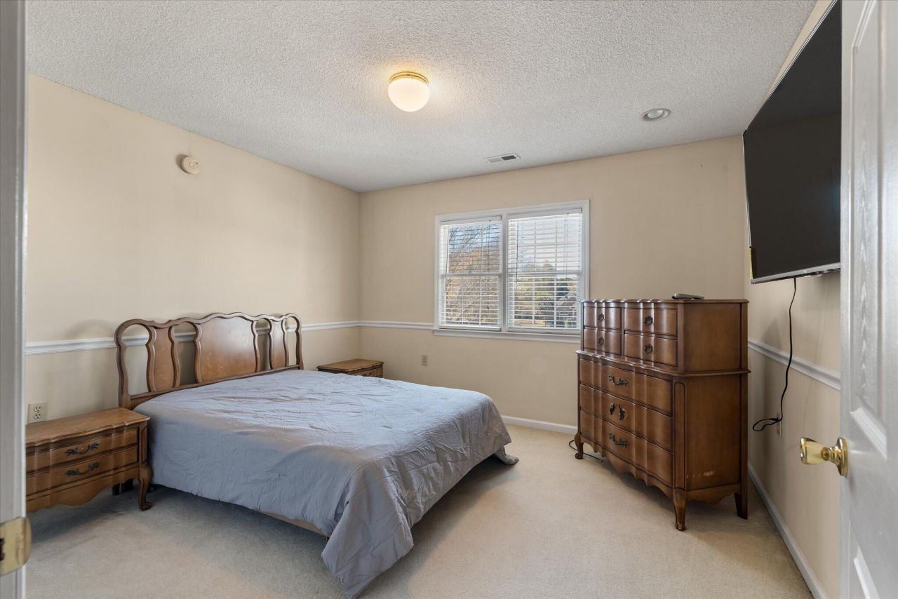 1004 Devonshire Drive Photo 28