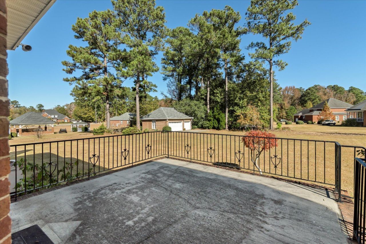 1004 Devonshire Drive Photo 32