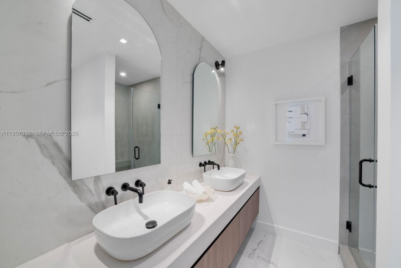 7845 Atlantic Way, Miami Beach, FL 33141 Photo