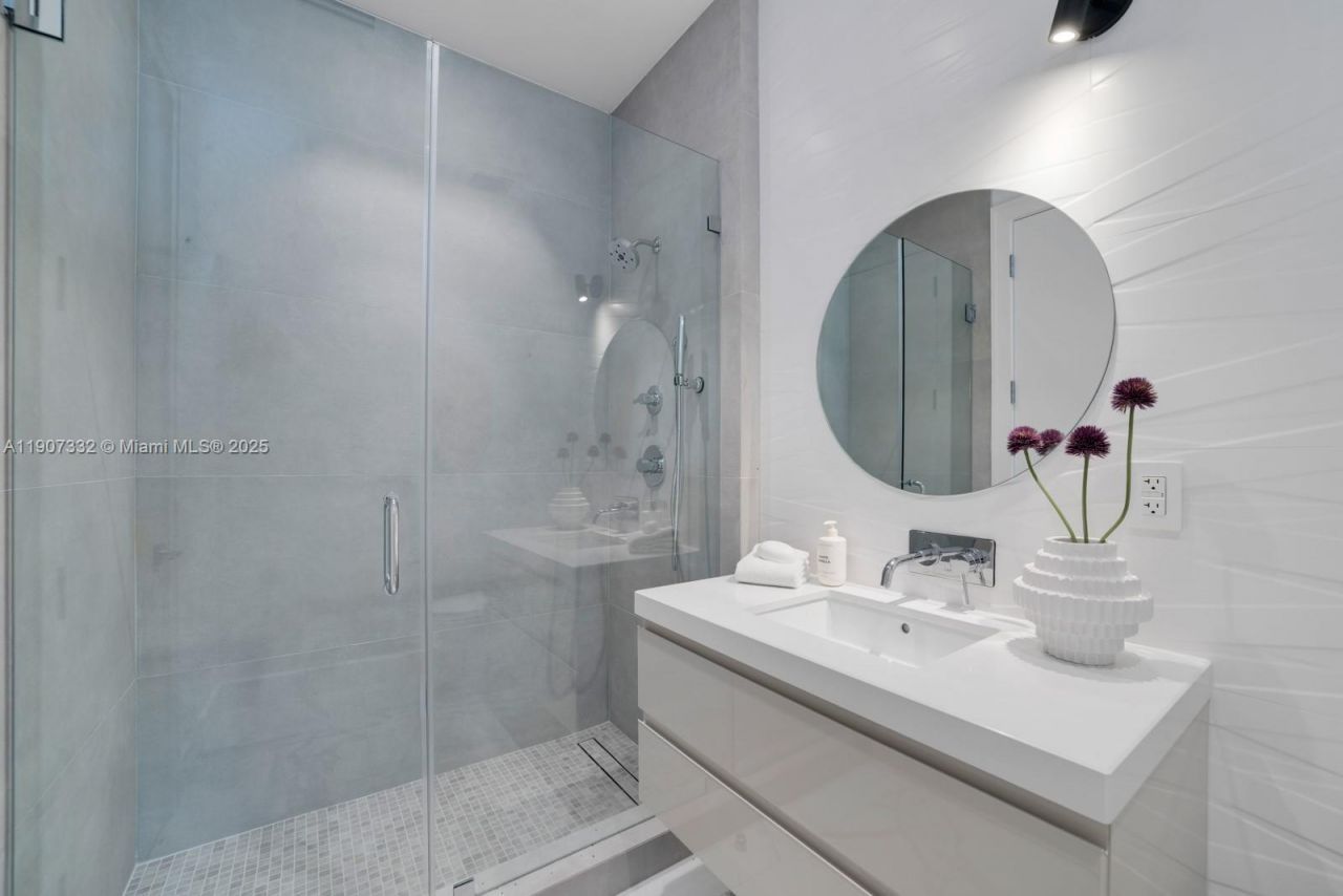 7845 Atlantic Way, Miami Beach, FL 33141 Photo