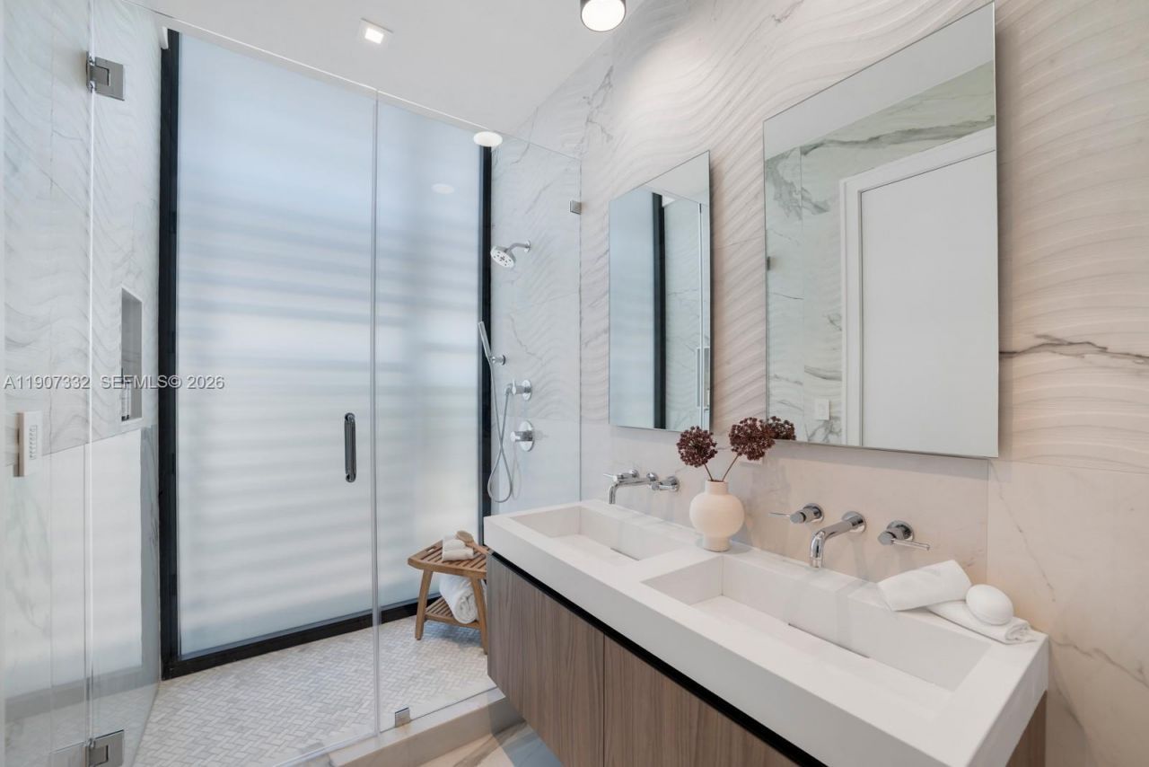 7845 Atlantic Way, Miami Beach, FL 33141 Photo
