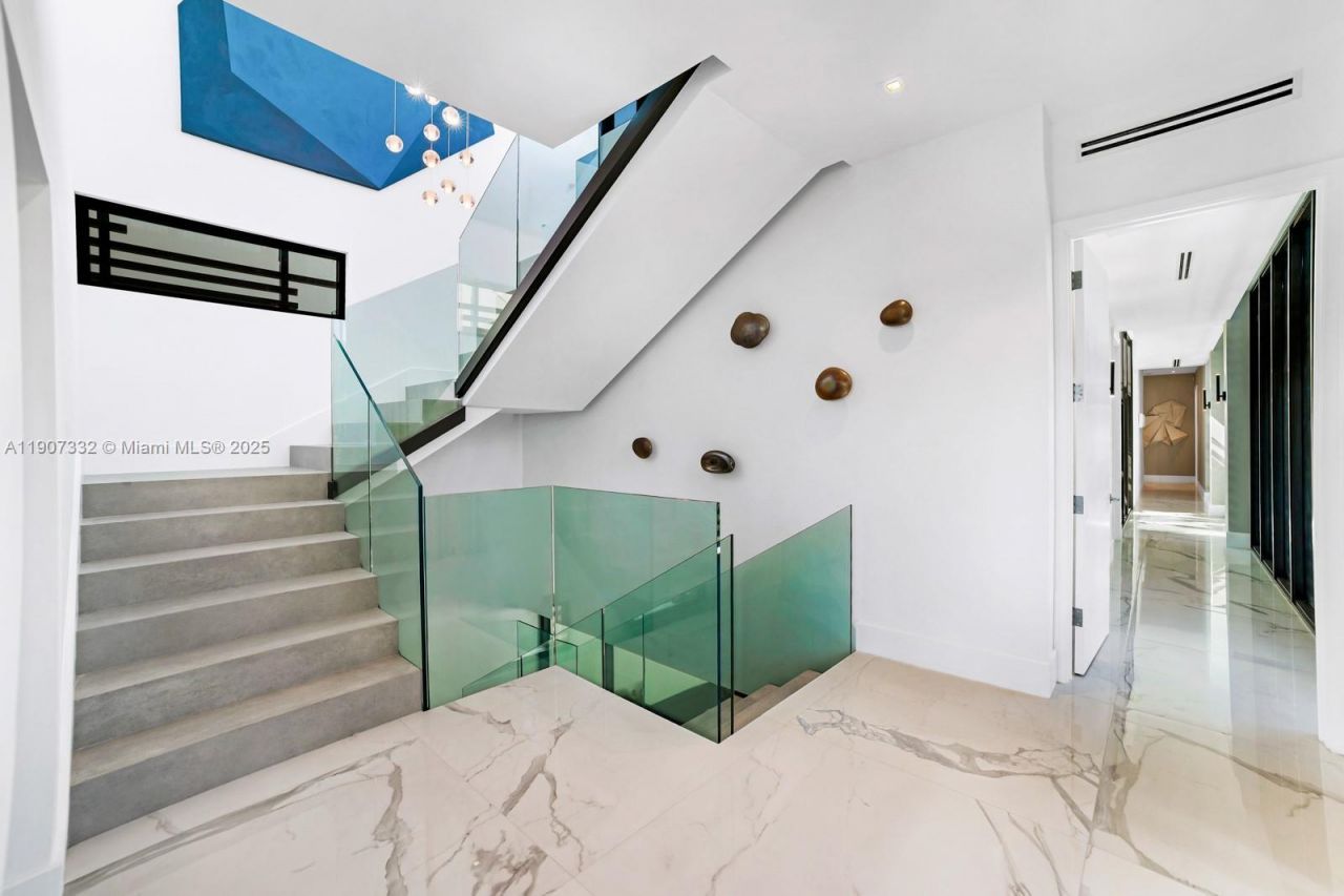 7845 Atlantic Way, Miami Beach, FL 33141 Photo