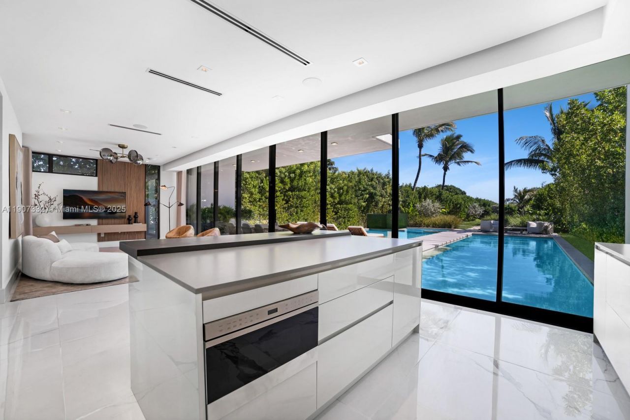 7845 Atlantic Way, Miami Beach, FL 33141 Photo