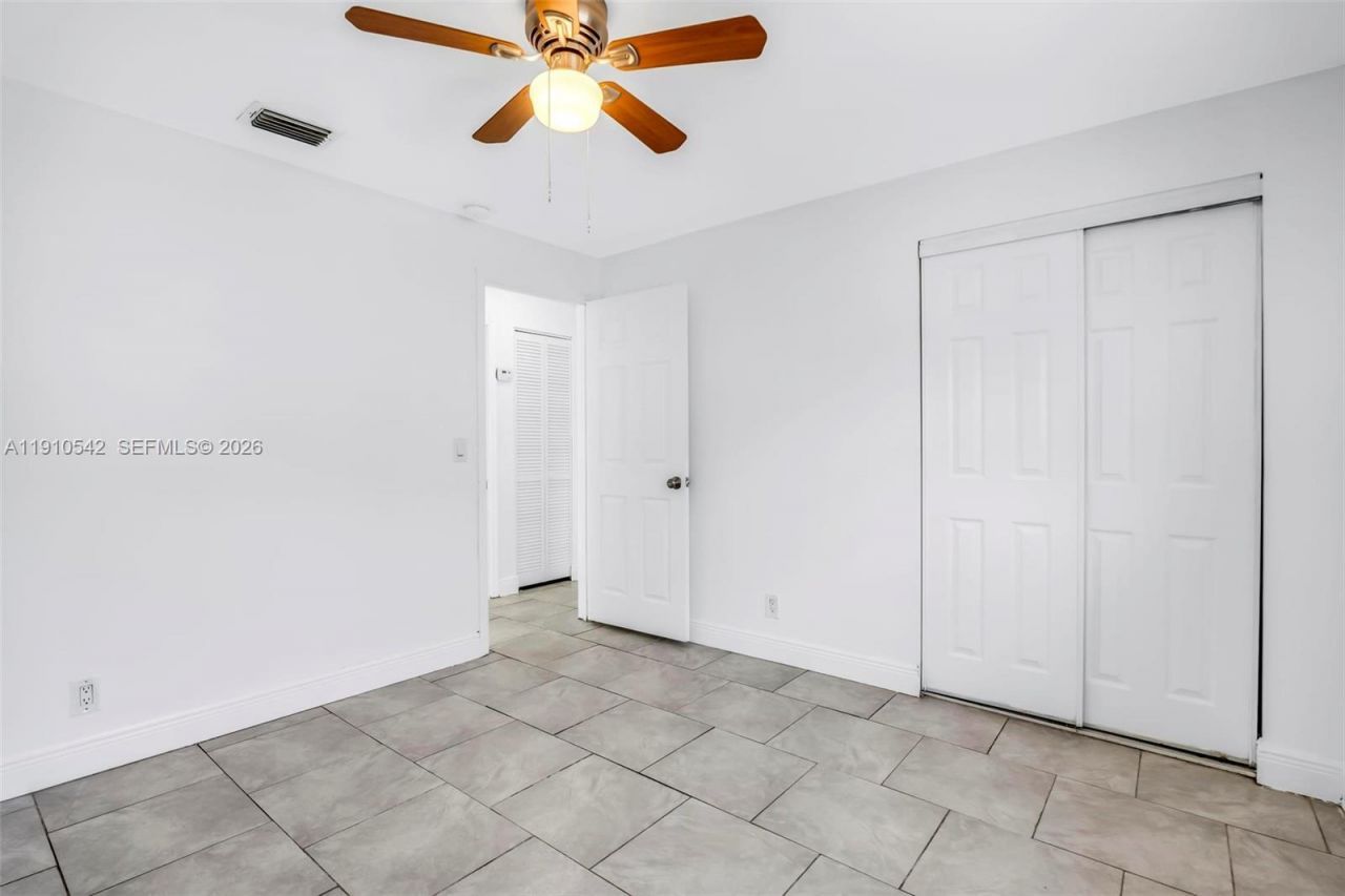 1296 W 36th St, Riviera Beach, FL 33404 Photo