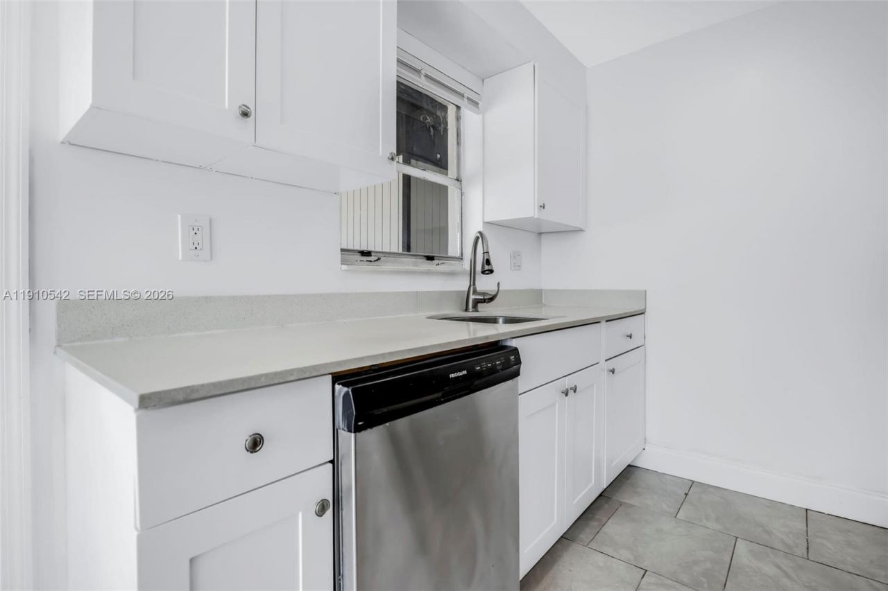 1296 W 36th St, Riviera Beach, FL 33404 Photo