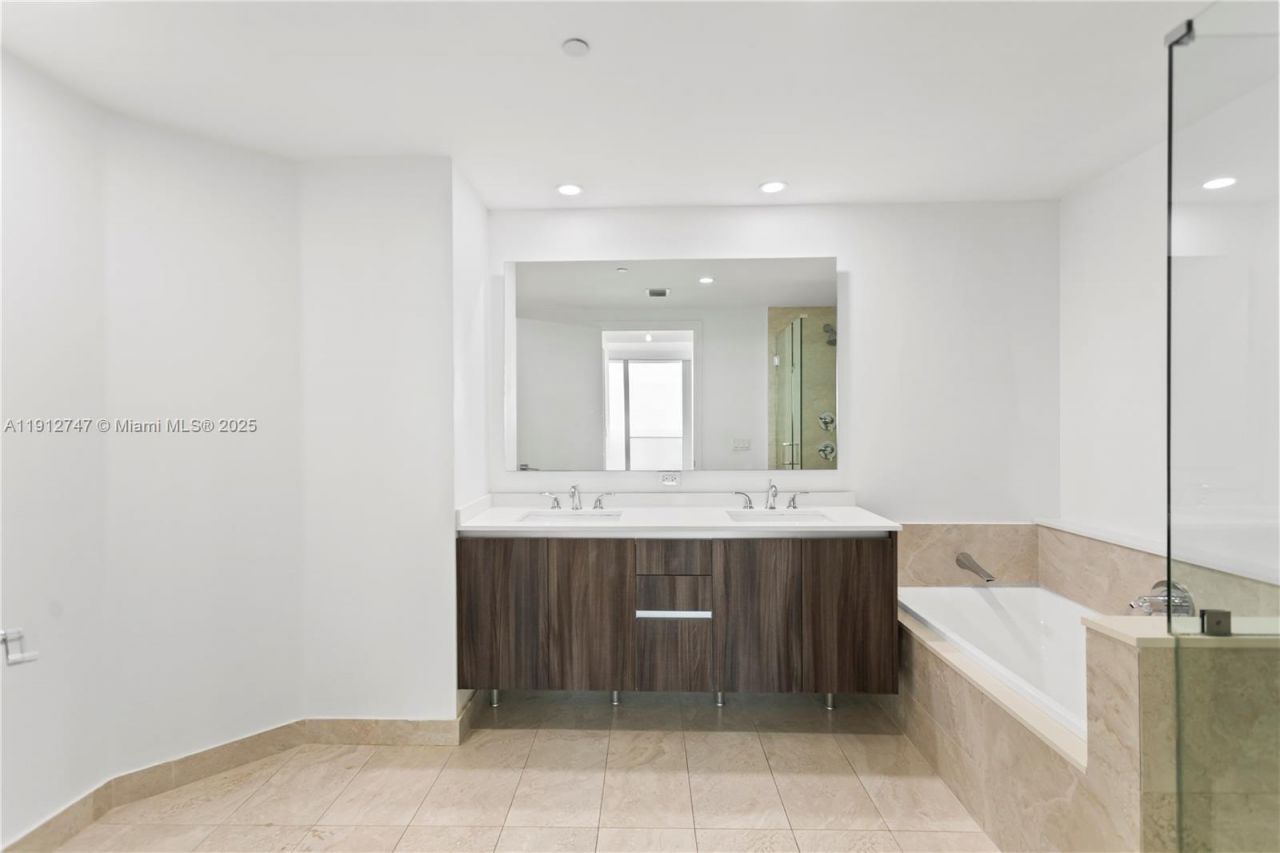 488 NE 18th St, Unit 3401, Miami, FL 33132 Photo