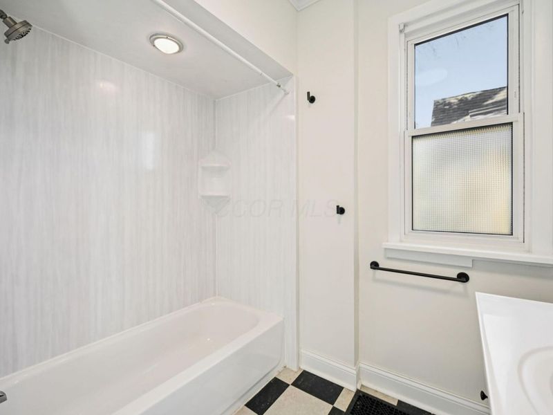 537 W 3rd Avenue, Columbus, OH 43201 Photo 24