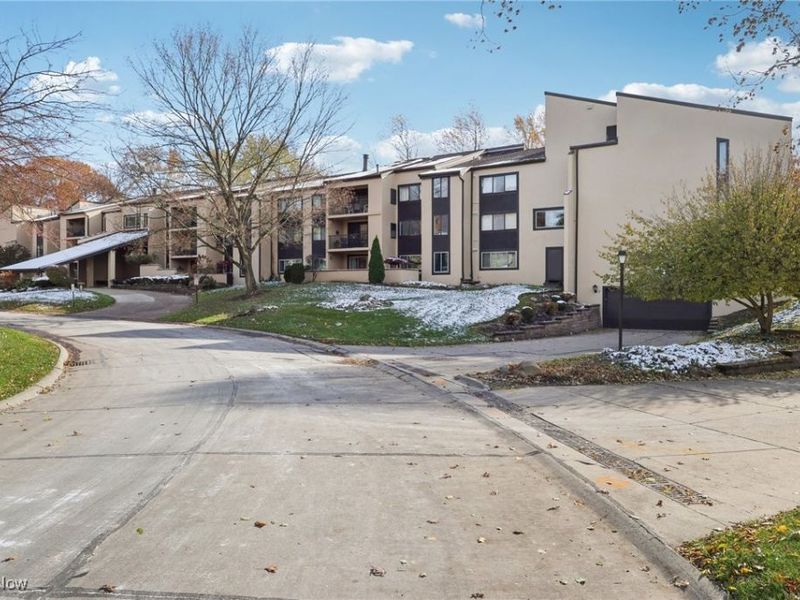 1006 Bunker Drive, Unit 204, Fairlawn, OH 44333 Photo 2