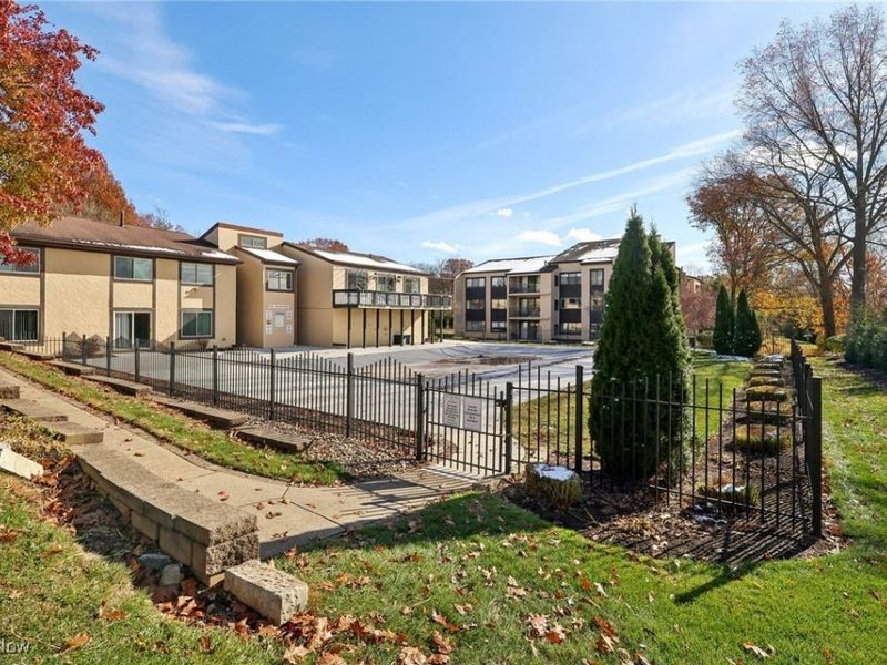 1006 Bunker Drive, Unit 204, Fairlawn, OH 44333 Photo 4