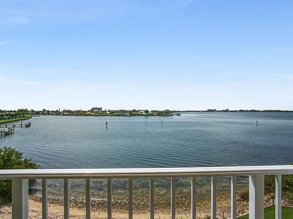 3 Harbour Isle Dr. East, Unit 302, Fort Pierce, FL 34949