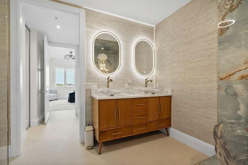 3 Harbour Isle Dr. East, Unit 302, Fort Pierce, FL 34949 Photo