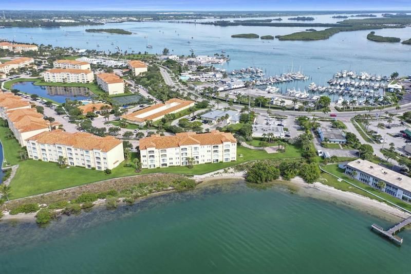 3 Harbour Isle Dr. East, Unit 302, Fort Pierce, FL 34949 Photo