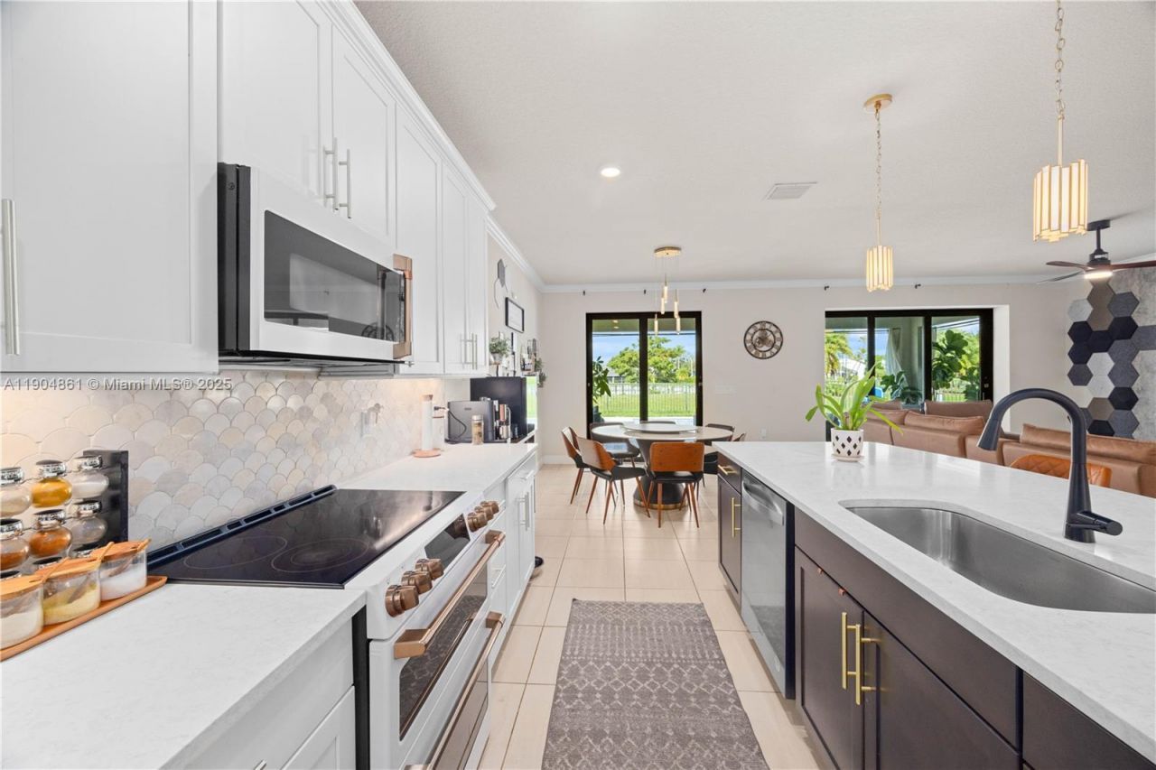 8152 NW 78th St, Tamarac, FL 33321 Photo