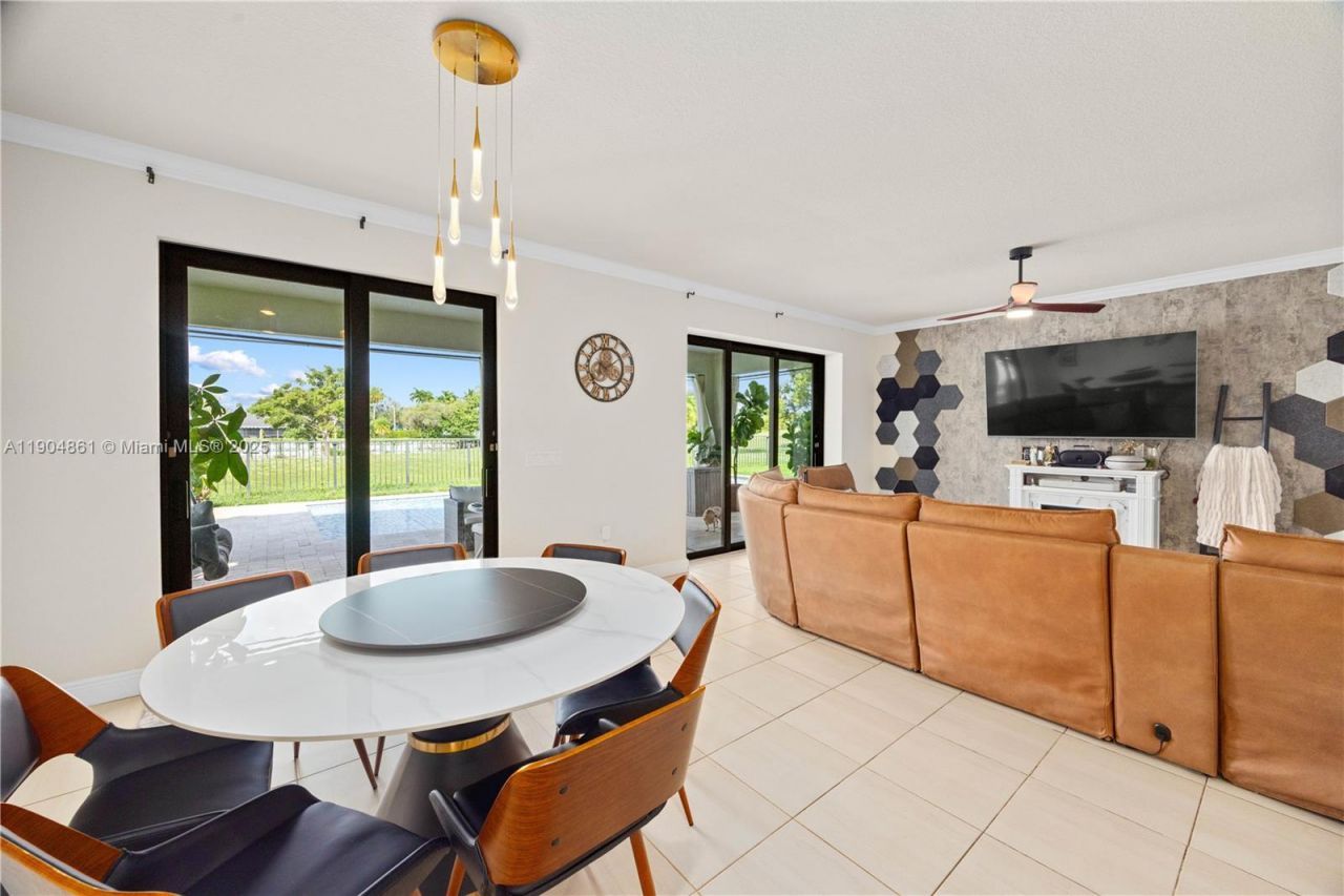 8152 NW 78th St, Tamarac, FL 33321 Photo