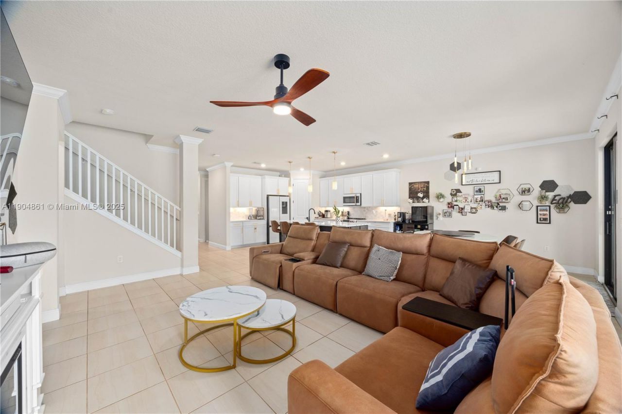 8152 NW 78th St, Tamarac, FL 33321 Photo