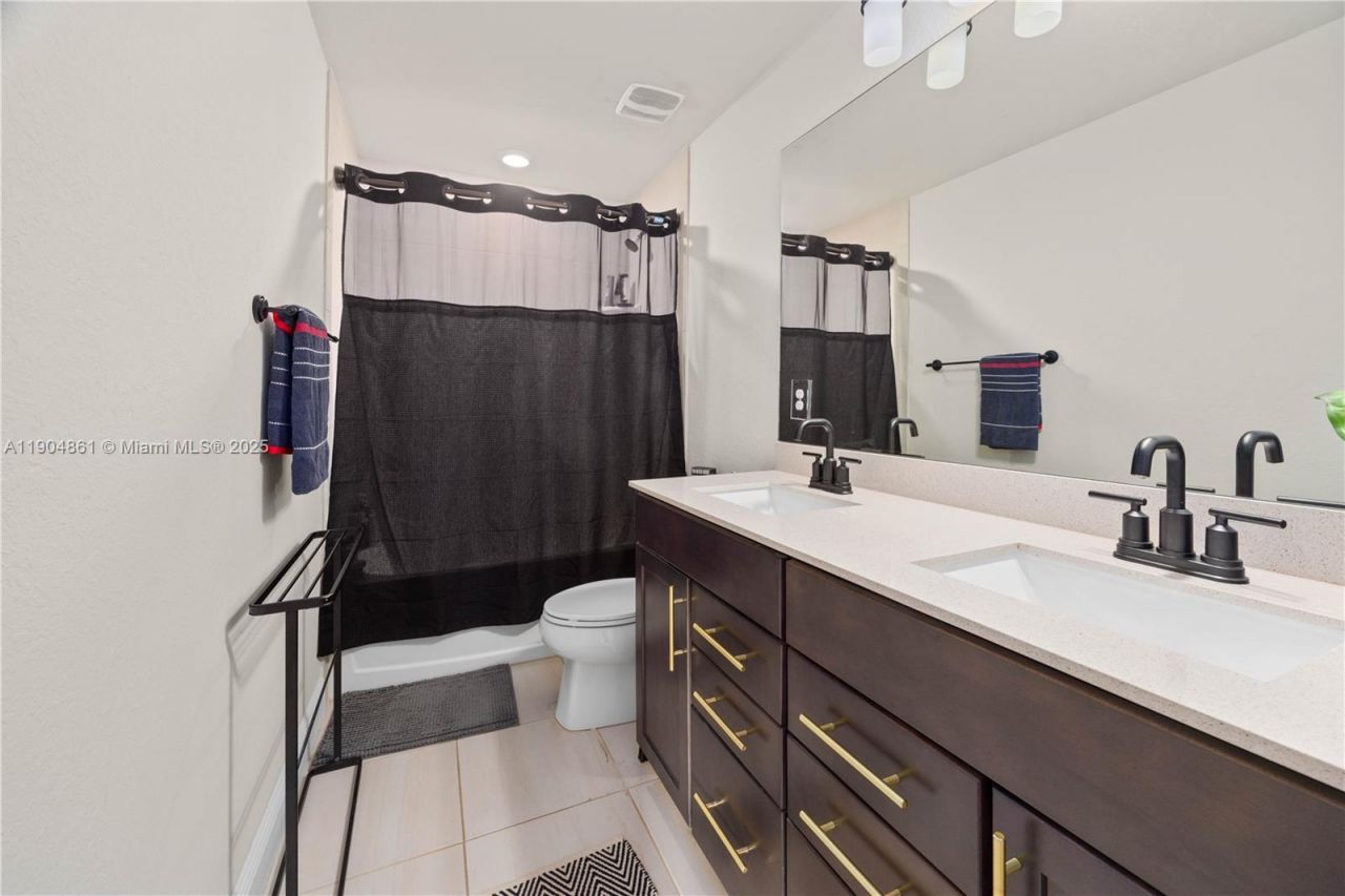 8152 NW 78th St, Tamarac, FL 33321 Photo