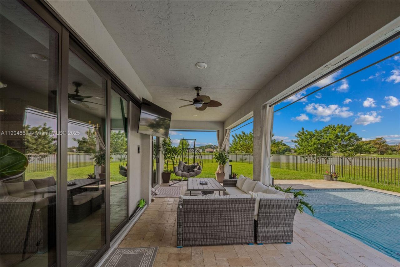 8152 NW 78th St, Tamarac, FL 33321 Photo