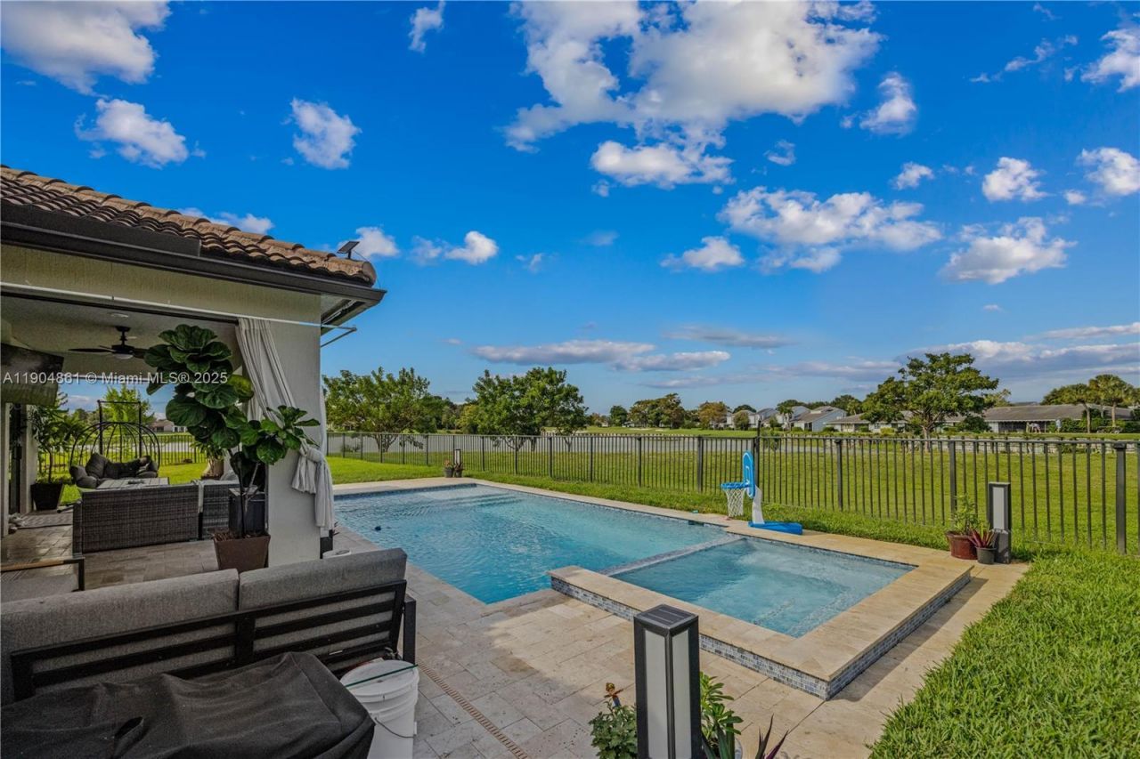 8152 NW 78th St, Tamarac, FL 33321 Photo