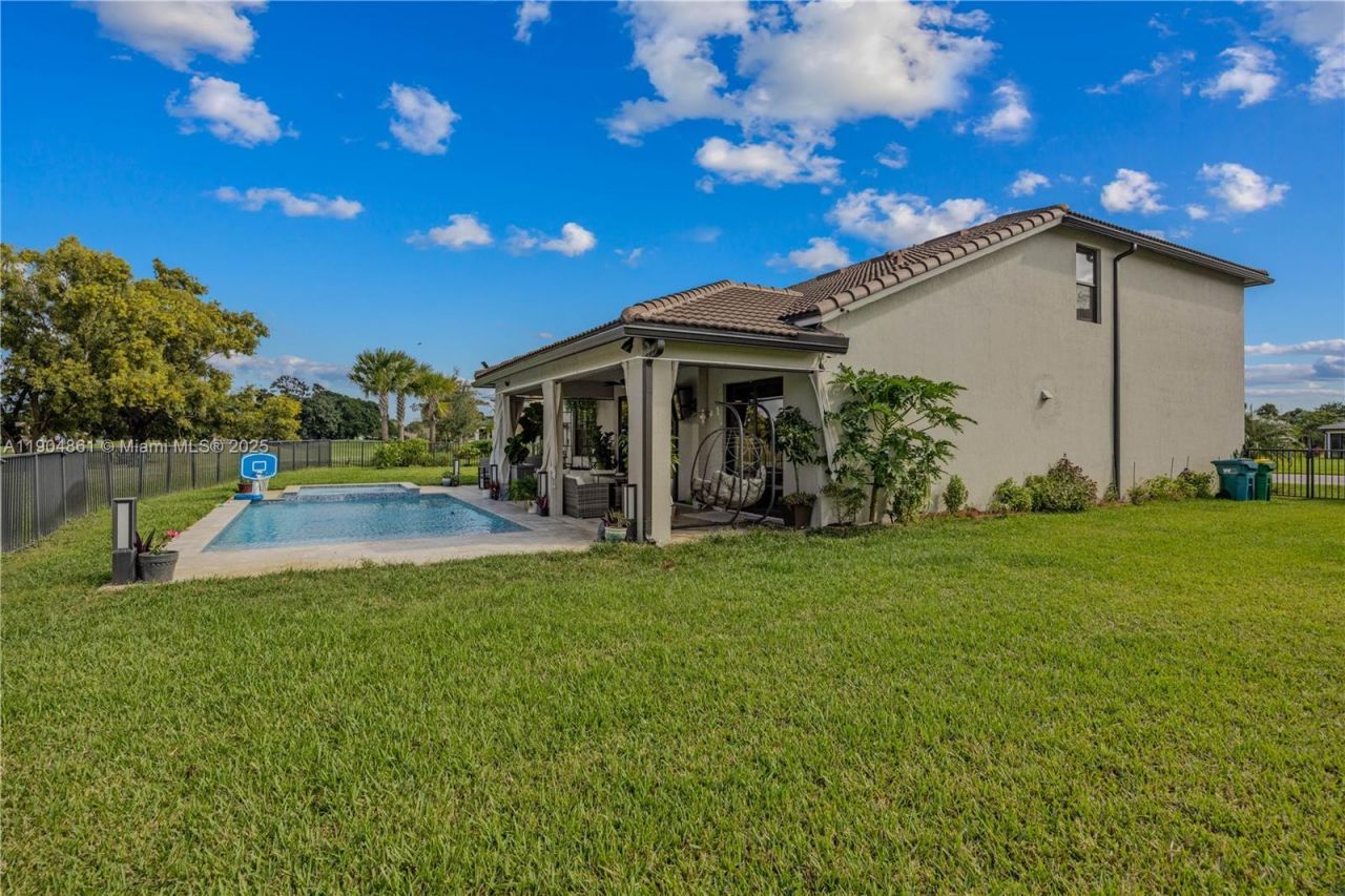 8152 NW 78th St, Tamarac, FL 33321 Photo