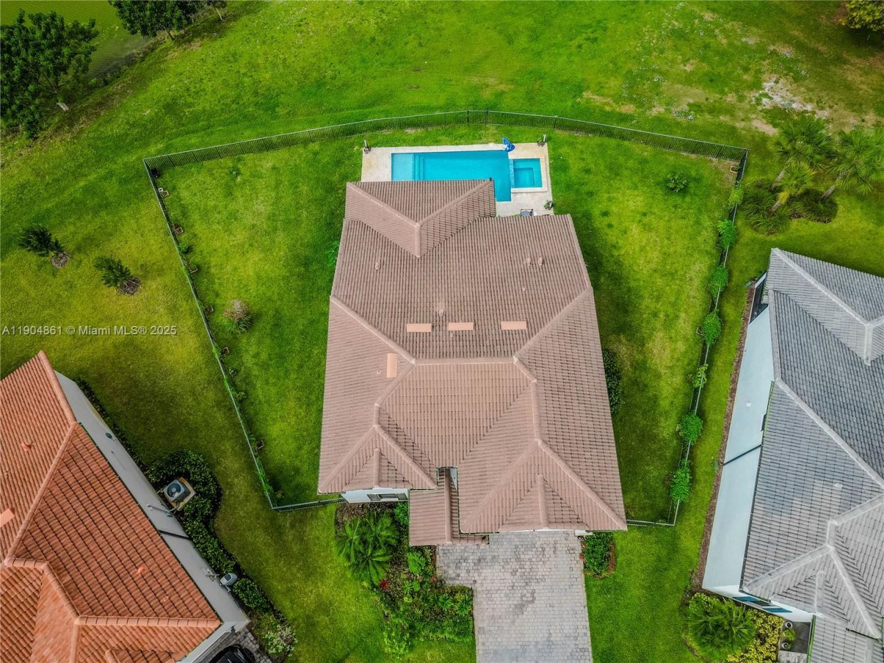 8152 NW 78th St, Tamarac, FL 33321 Photo