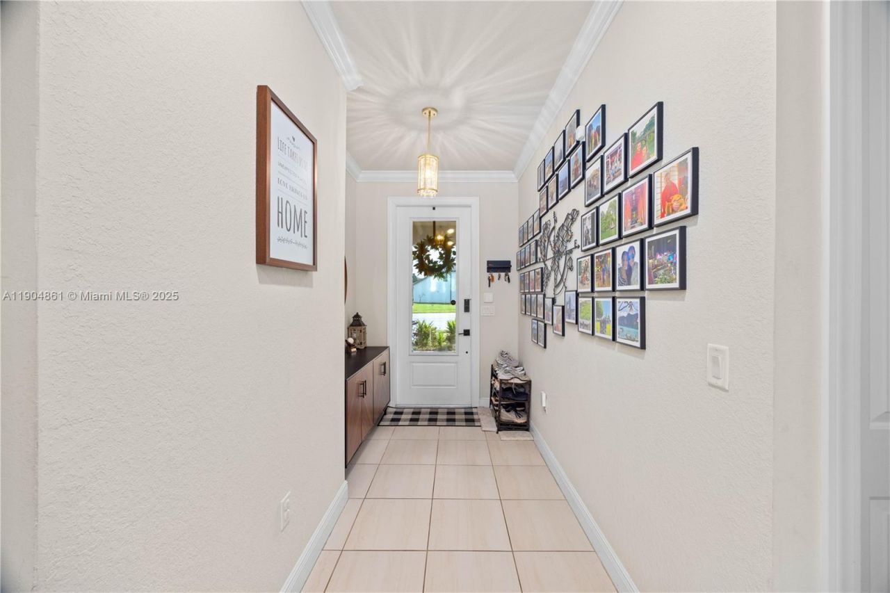 8152 NW 78th St, Tamarac, FL 33321 Photo