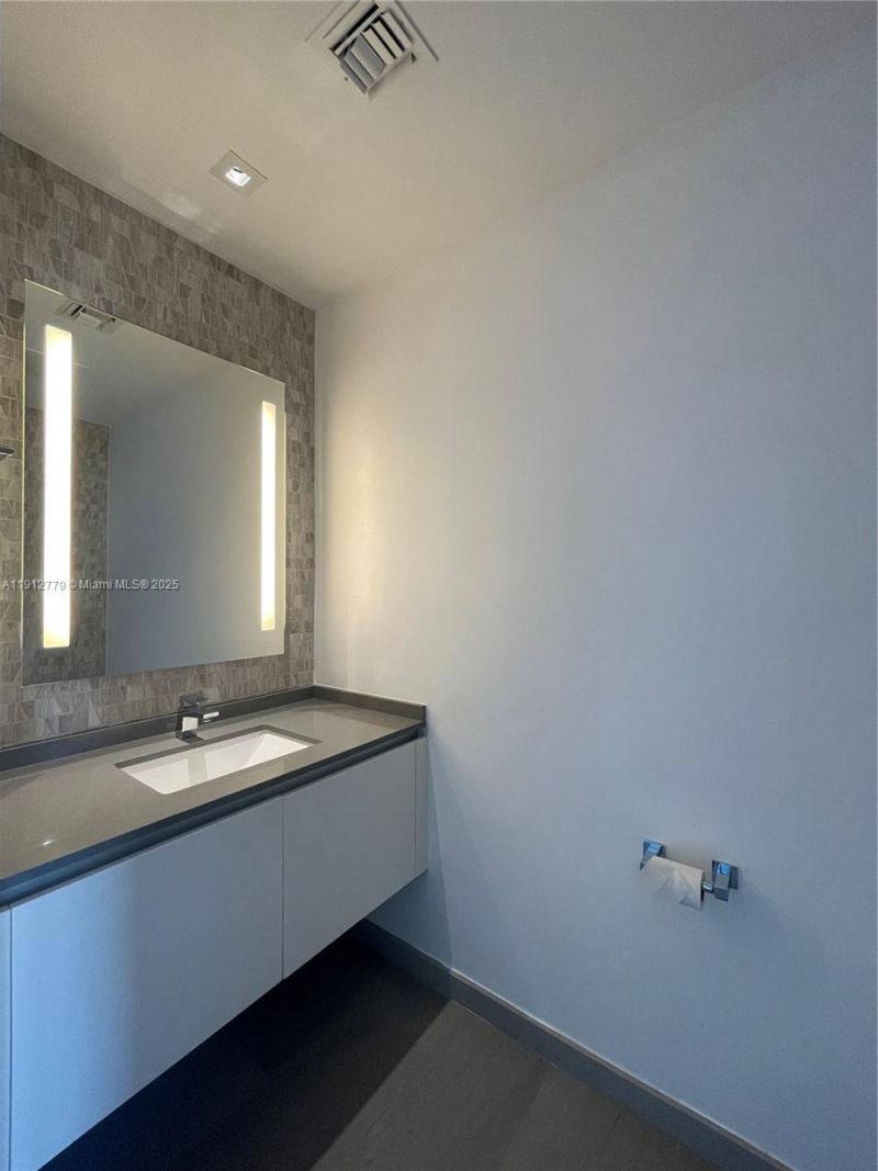 68 SE 6th St, Unit 3806, Miami, FL 33131 Photo