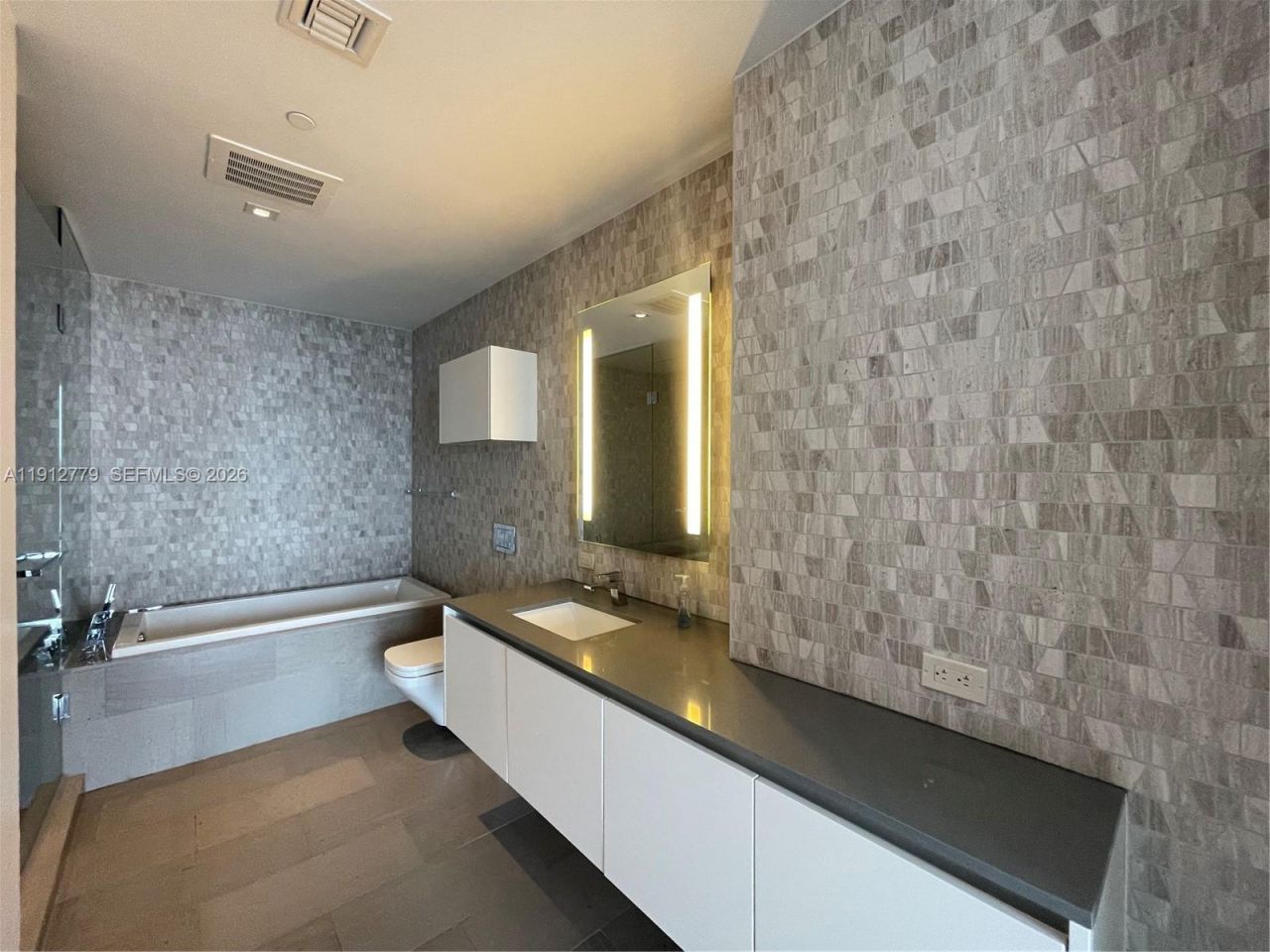 68 SE 6th St, Unit 3806, Miami, FL 33131 Photo