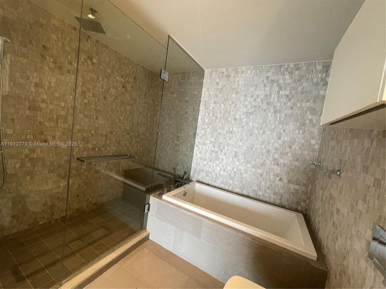 68 SE 6th St, Unit 3806, Miami, FL 33131 Photo