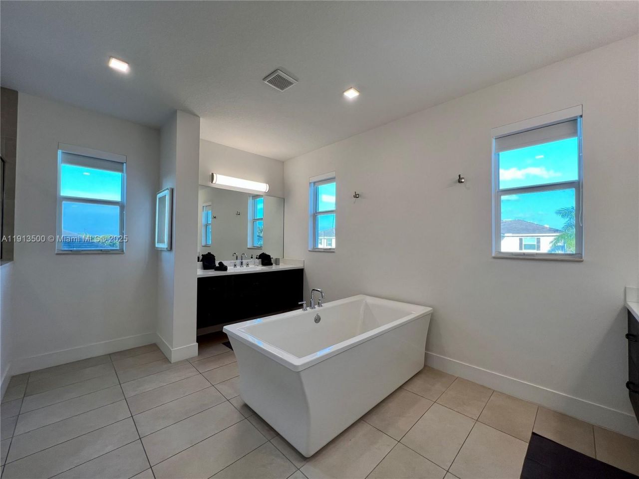 11 NW 122nd Ave, Miami, FL 33182 Photo