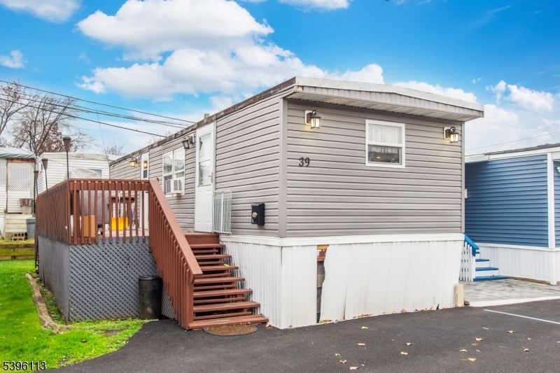 39 Helen Drive, Moonachie, NJ 07074 Main Photo