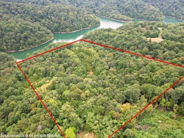 142 Sunfish lane, Hilham, TN 38568