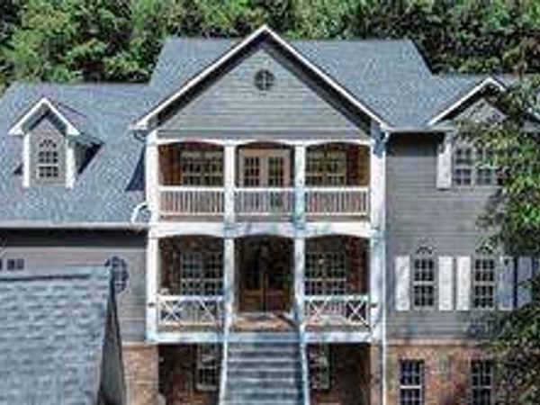 6370 River Chase Circle, Atlanta, GA 30328