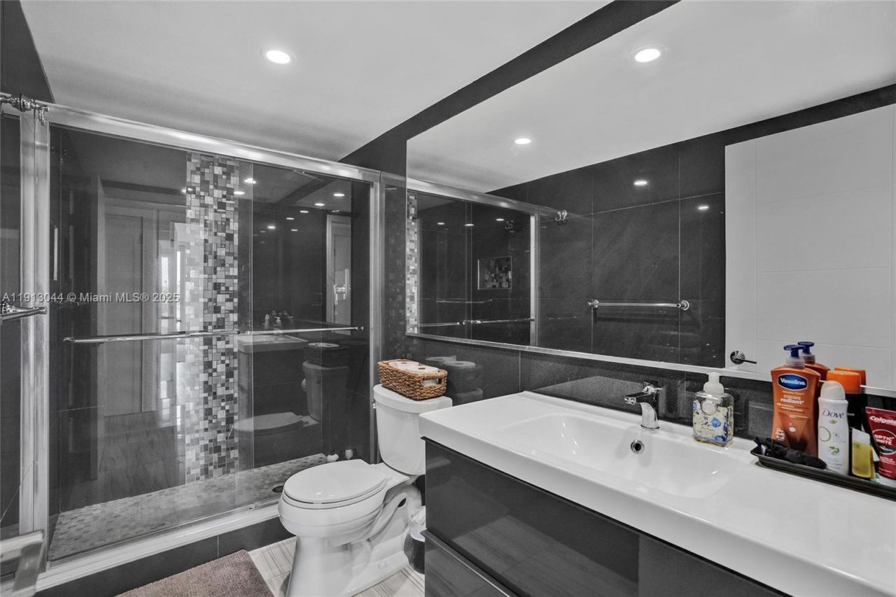 19370 Collins Ave, Unit 426, Sunny Isles Beach, FL 33160 Photo