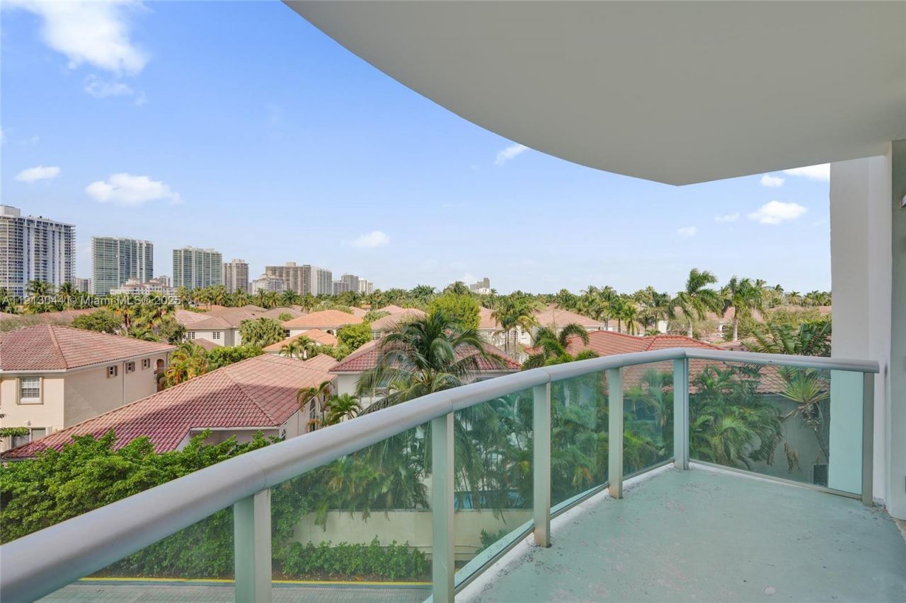 19370 Collins Ave, Unit 426, Sunny Isles Beach, FL 33160 Photo