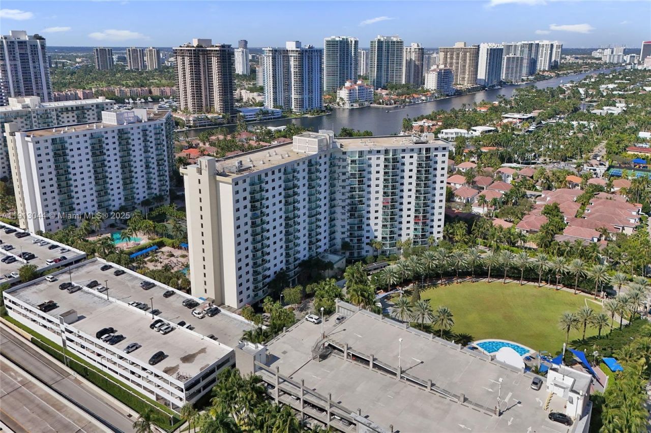 19370 Collins Ave, Unit 426, Sunny Isles Beach, FL 33160 Photo