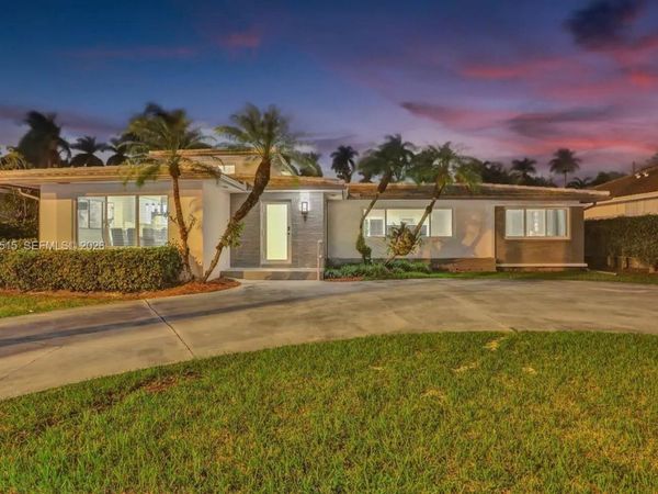 1241 Hollywood Blvd, Hollywood, FL 33019