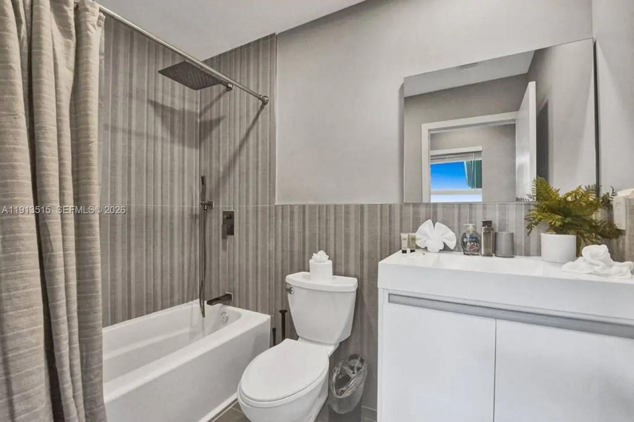1241 Hollywood Blvd, Hollywood, FL 33019 Photo