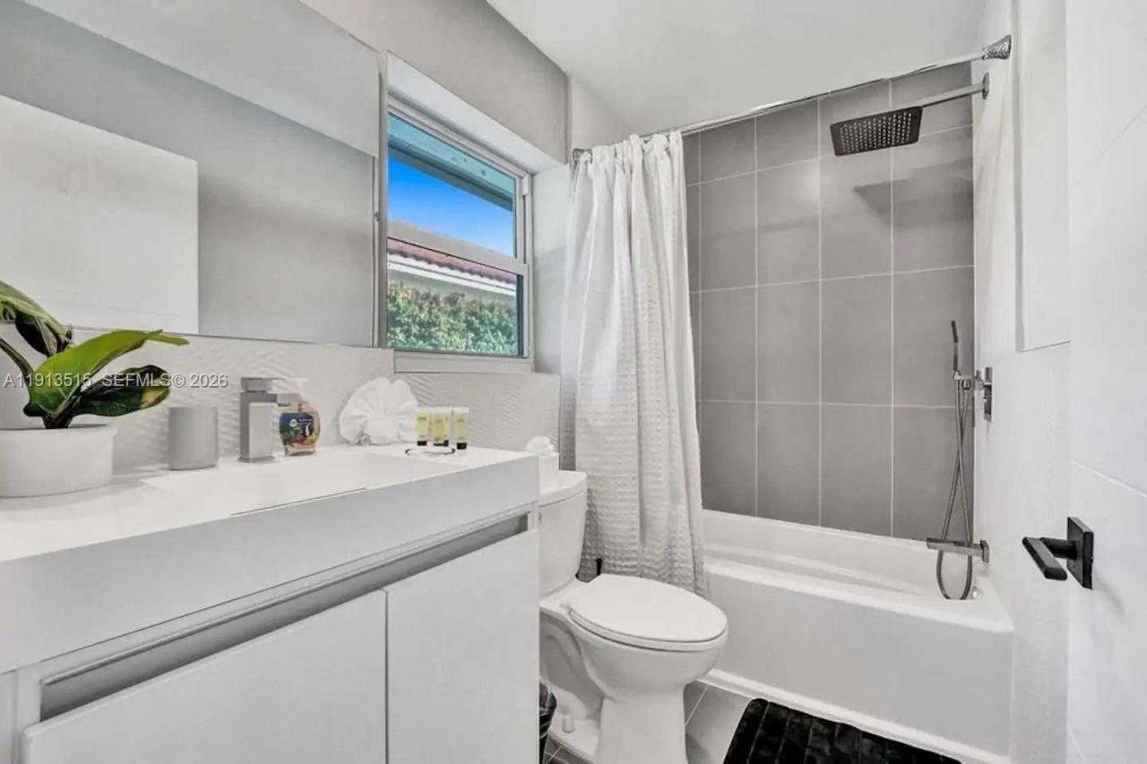 1241 Hollywood Blvd, Hollywood, FL 33019 Photo