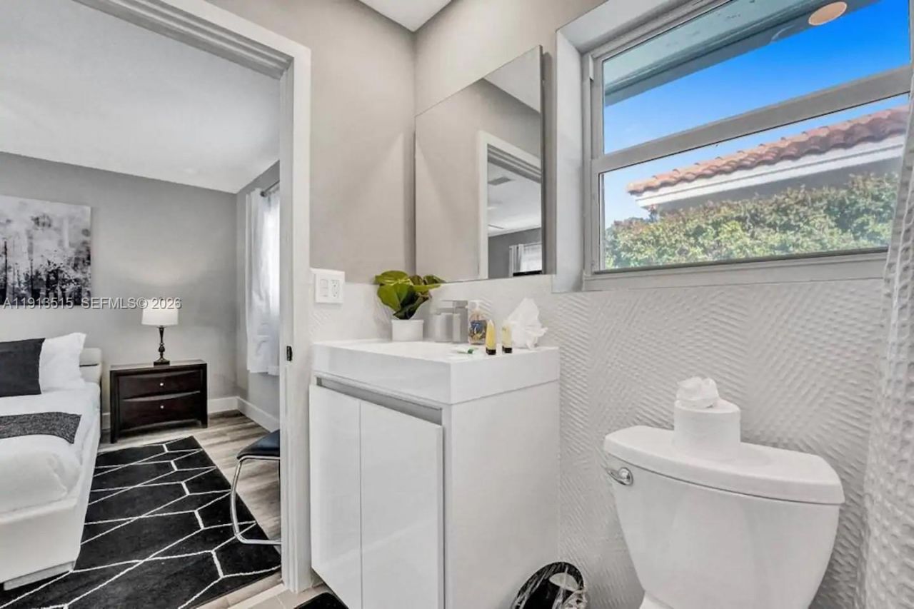 1241 Hollywood Blvd, Hollywood, FL 33019 Photo