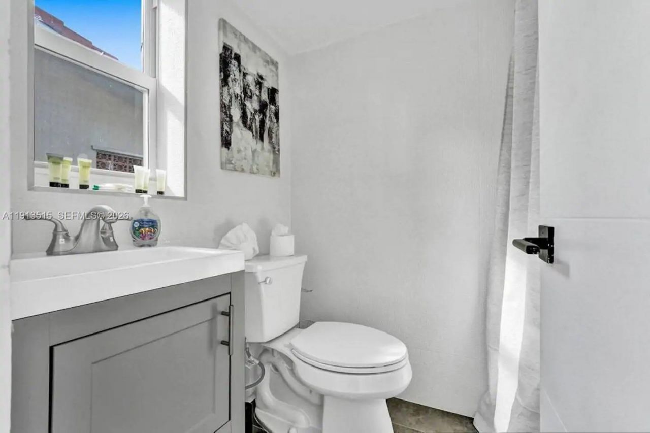 1241 Hollywood Blvd, Hollywood, FL 33019 Photo