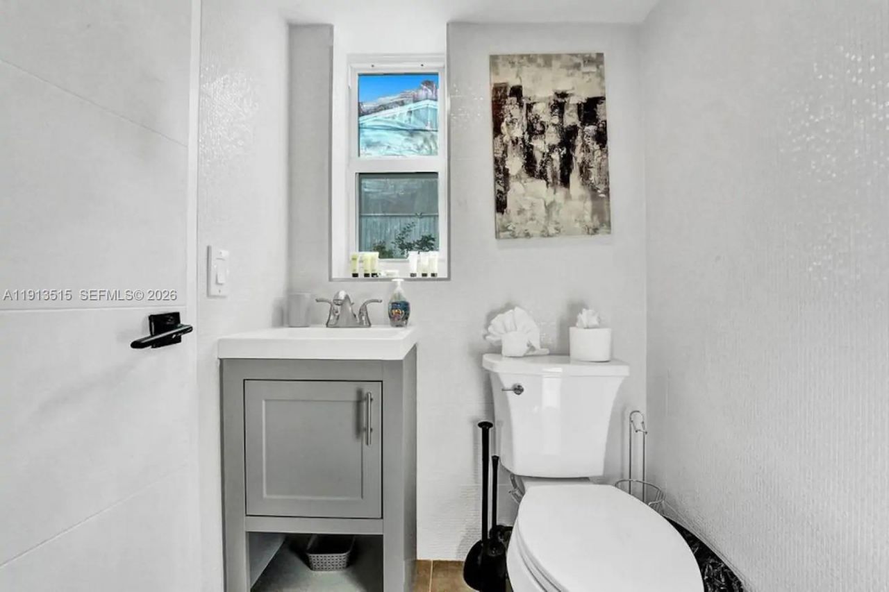 1241 Hollywood Blvd, Hollywood, FL 33019 Photo