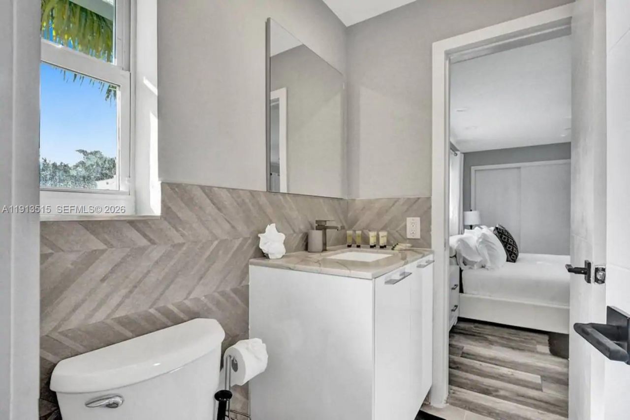 1241 Hollywood Blvd, Hollywood, FL 33019 Photo