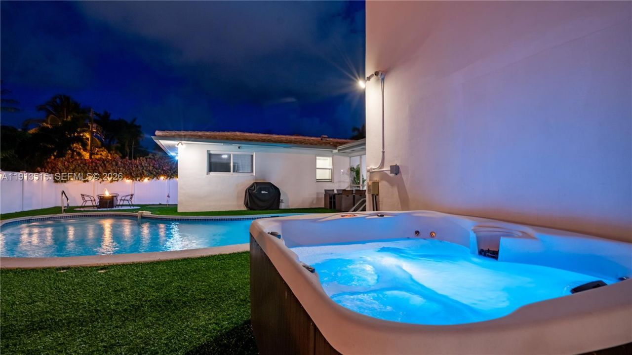 1241 Hollywood Blvd, Hollywood, FL 33019 Photo