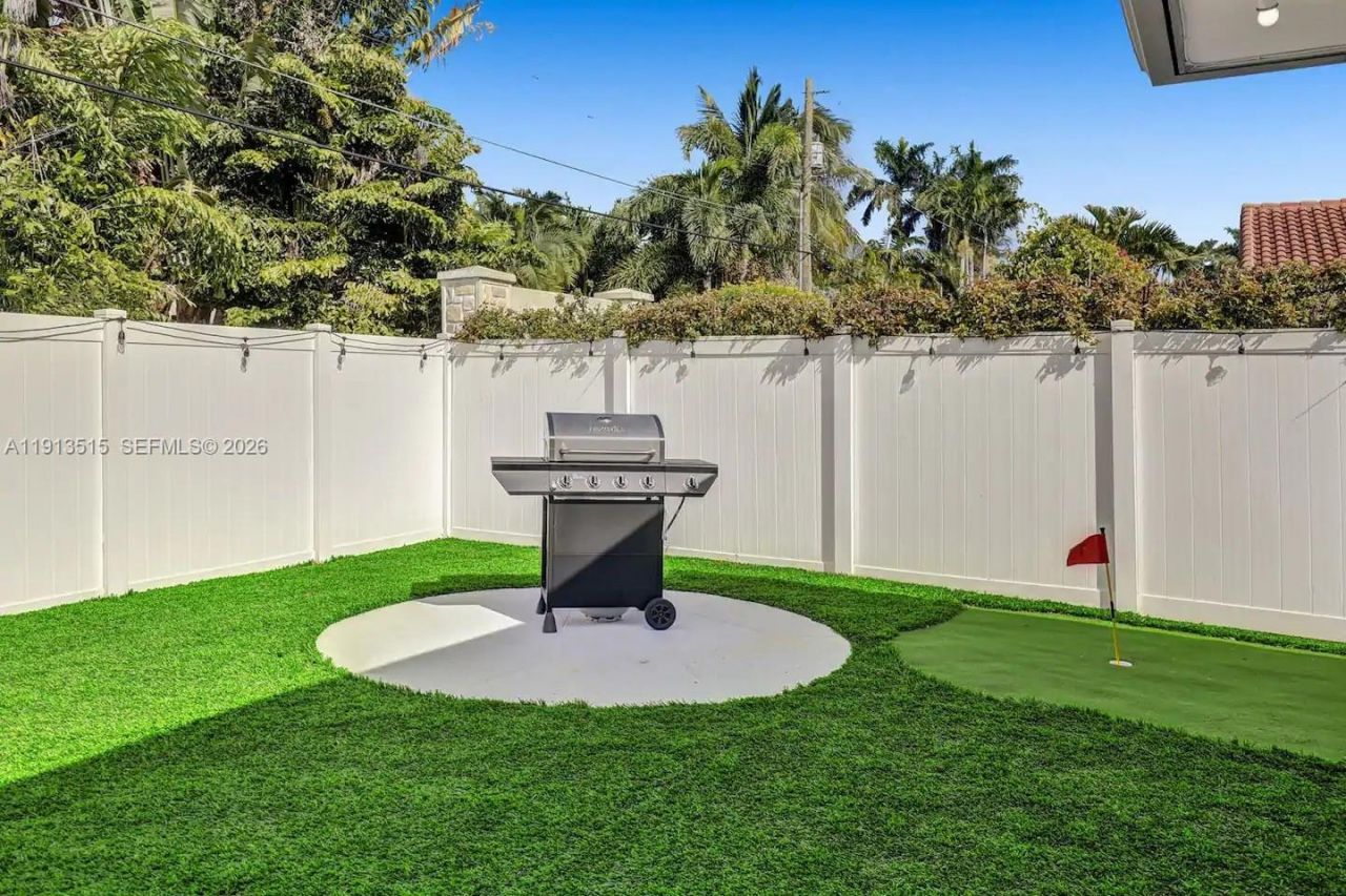 1241 Hollywood Blvd, Hollywood, FL 33019 Photo