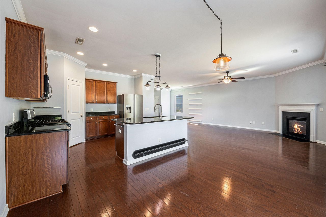 4810 Hawkins Drive Photo 6