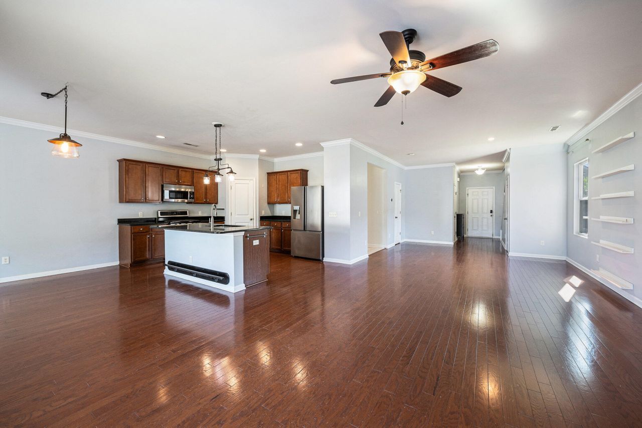 4810 Hawkins Drive Photo 7