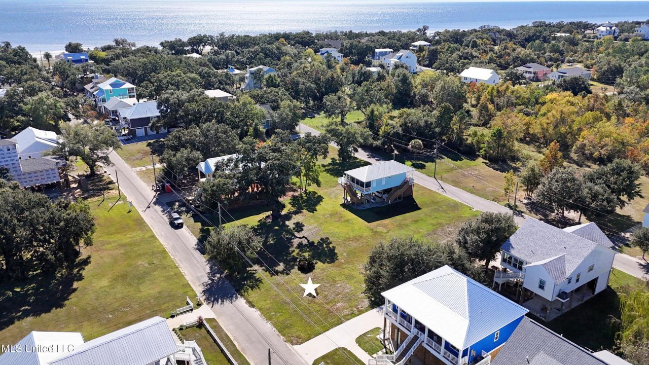 129 Beachview Drive, Pass Christian, MS 39571 Main Photo