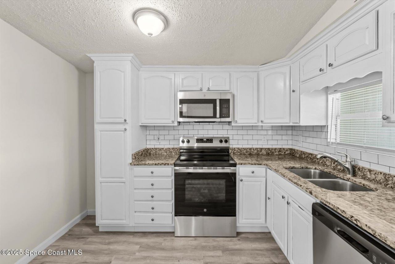 7506 Roberts Road, Fort Pierce, FL 34951 Photo