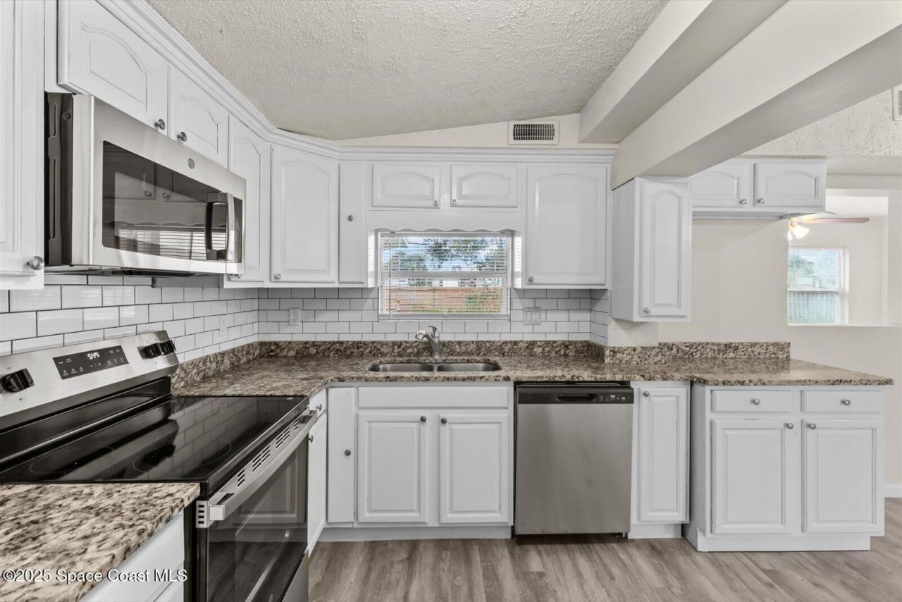 7506 Roberts Road, Fort Pierce, FL 34951 Photo